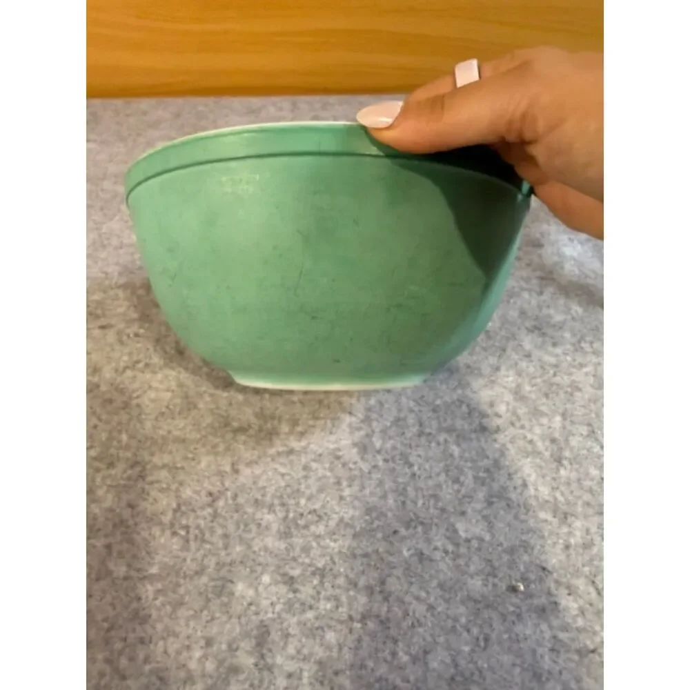 Vintage Pyrex 403 Verde Avocado Green Mixing Bowl 2.5 Qt MCM USA